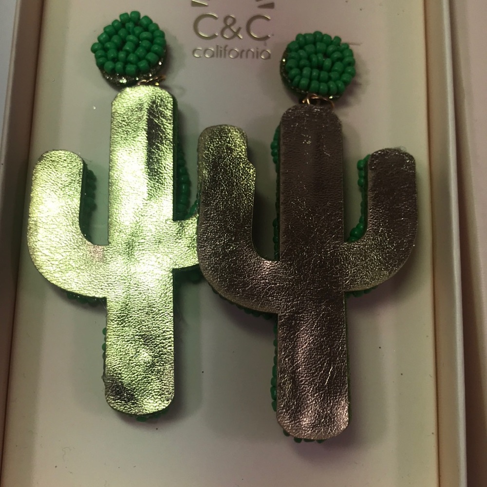Cactus hand beaded earrings - Picture 2 of 4